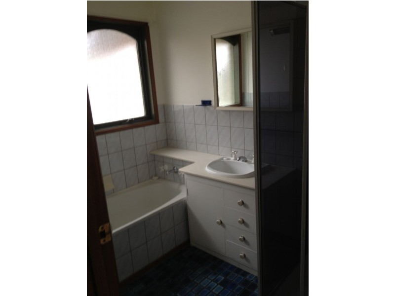 76 Lenoak Street, Gladstone Park VIC 3043