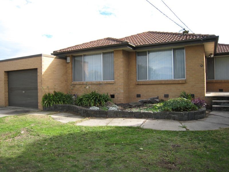 8 Samara Grove, Gladstone Park VIC 3043
