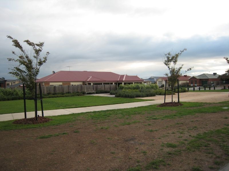 24 Hoxton Crescent, Craigieburn VIC 3064