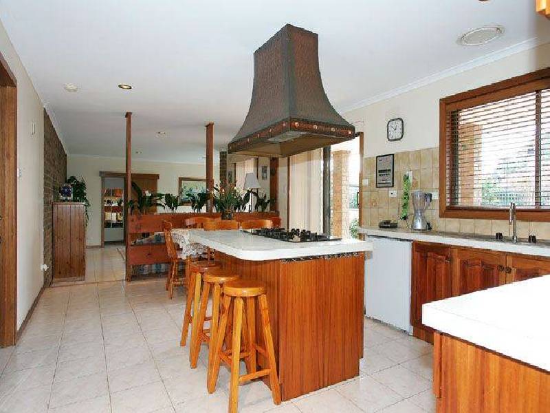 11 Rudstone Bend, Greenvale VIC 3059