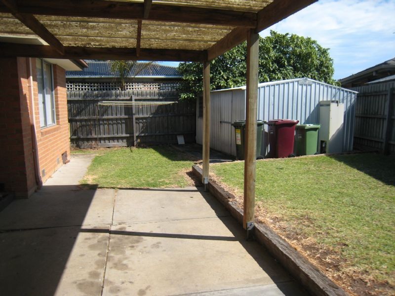 20 Barrington Crescent, Gladstone Park VIC 3043
