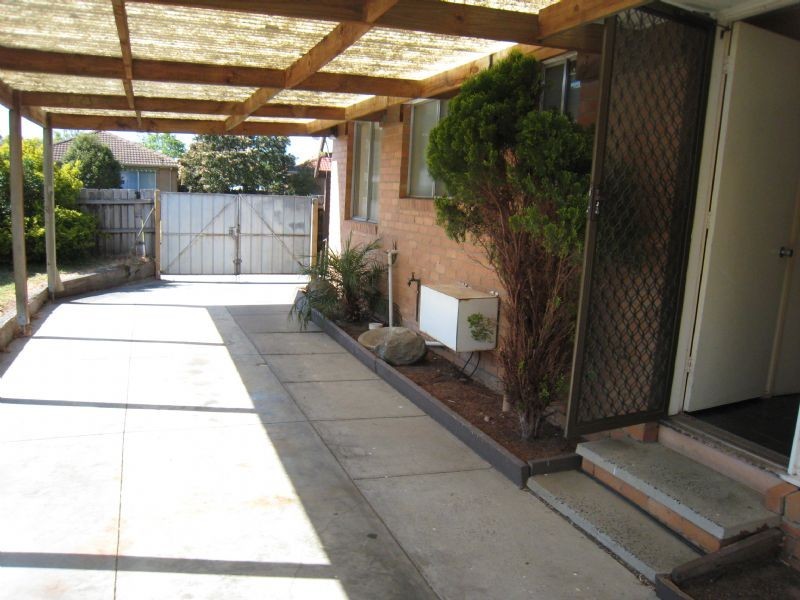 20 Barrington Crescent, Gladstone Park VIC 3043