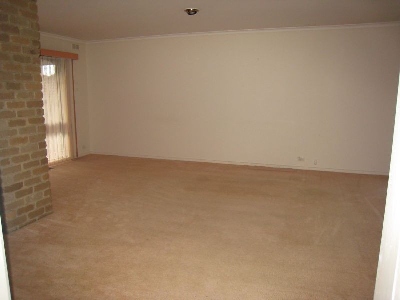 11 Taunton Place, Gladstone Park VIC 3043