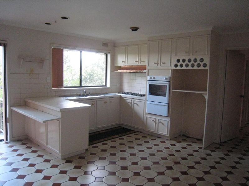 11 Taunton Place, Gladstone Park VIC 3043