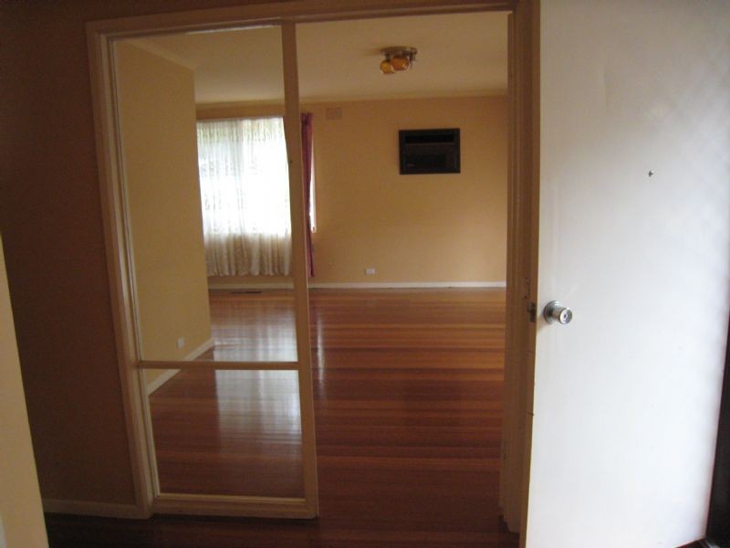 11 Castleton Court, Gladstone Park VIC 3043