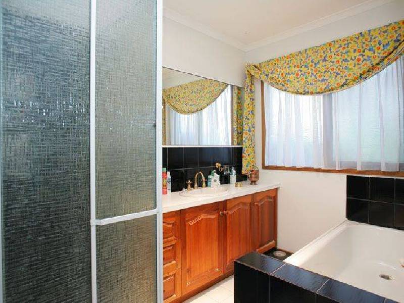 16 Langton Way, Greenvale VIC 3059