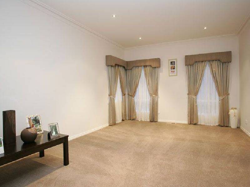 15 Stranraer Close, Greenvale VIC 3059