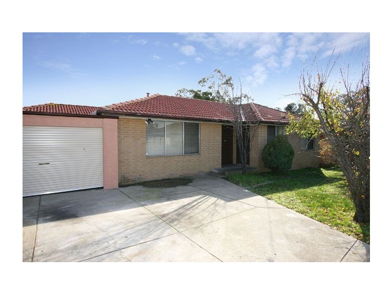 25 Snaefell Crescent, Gladstone Park VIC 3043