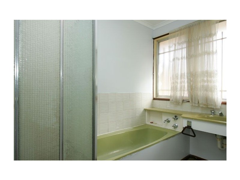 25 Snaefell Crescent, Gladstone Park VIC 3043