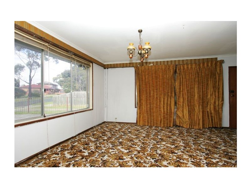 25 Snaefell Crescent, Gladstone Park VIC 3043