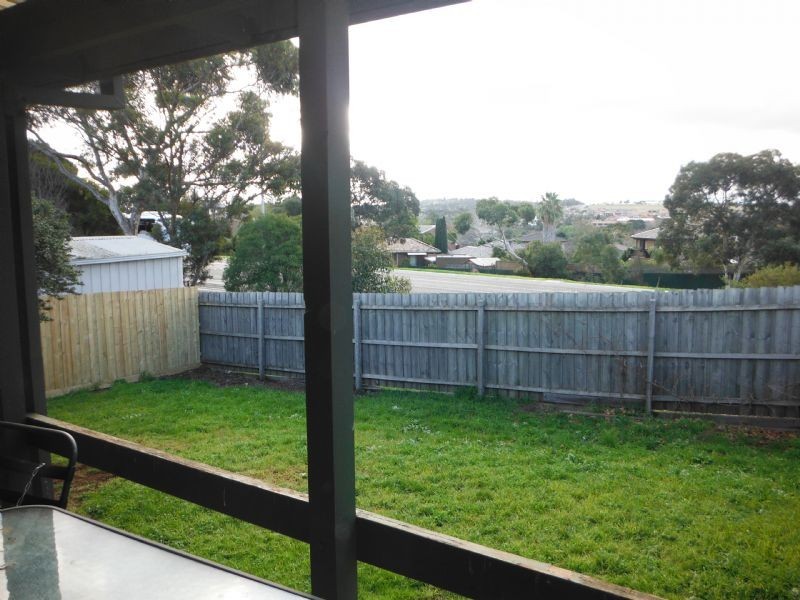 31 Lyndhurst Road, Gladstone Park VIC 3043