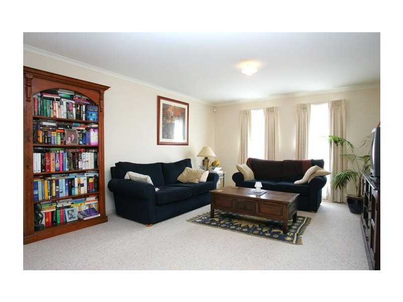 74 Alanbrae Terrace, Attwood VIC 3049