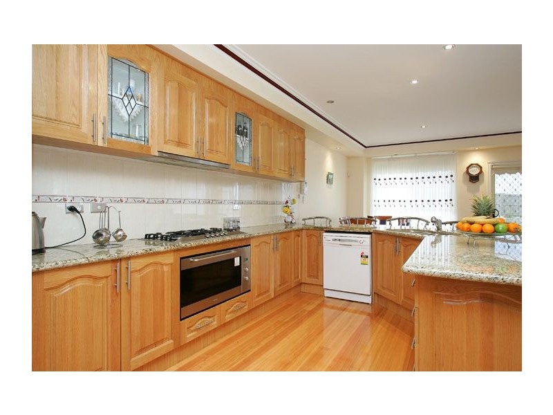 18 Inverie Court, Greenvale VIC 3059