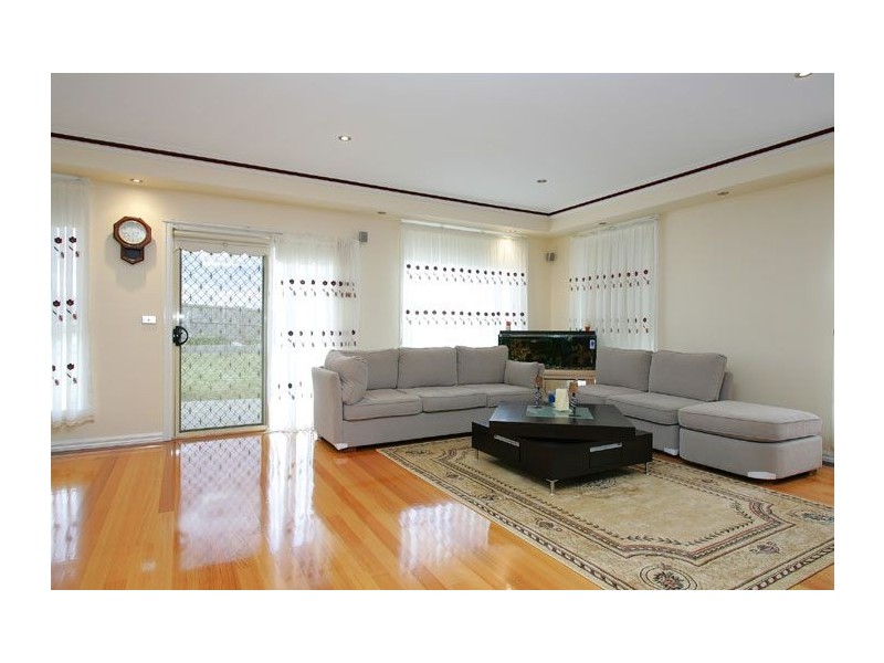 18 Inverie Court, Greenvale VIC 3059