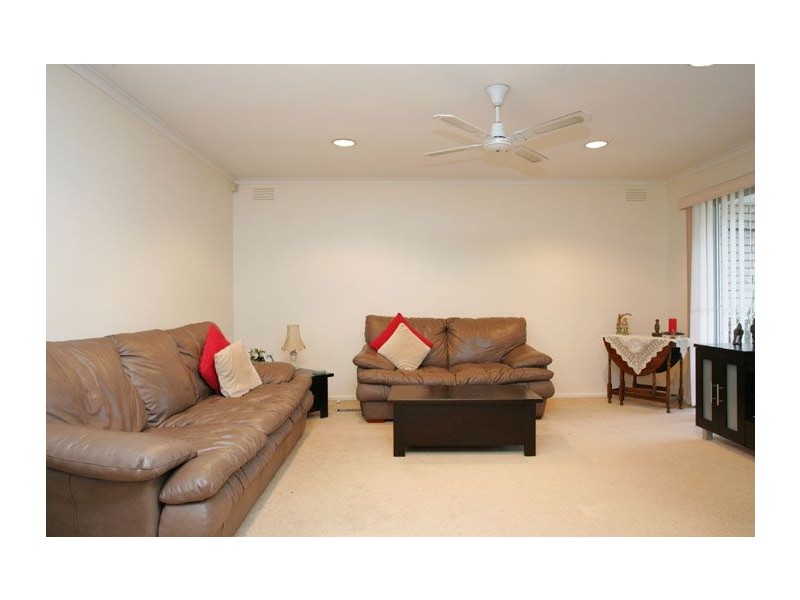 34 Burnleigh Drive, Gladstone Park VIC 3043