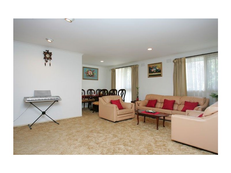 16 Dalkeith Avenue, Tullamarine VIC 3043