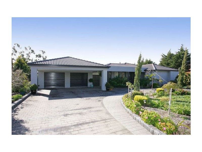 11 Inverness Mews, Greenvale VIC 3059