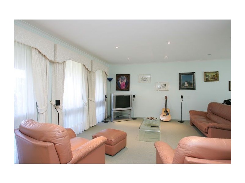 11 Inverness Mews, Greenvale VIC 3059