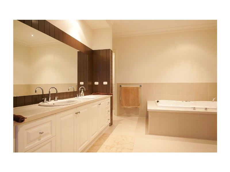 21 Trumpington Terrace, Attwood VIC 3049