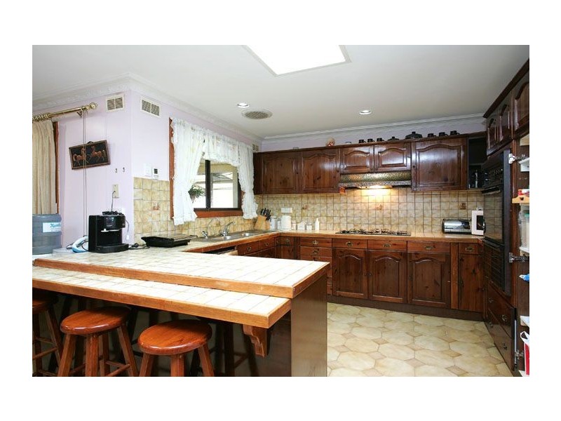 8  Bradford Avenue, Greenvale VIC 3059