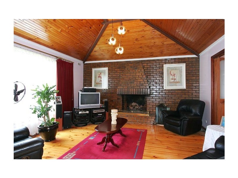 8  Bradford Avenue, Greenvale VIC 3059