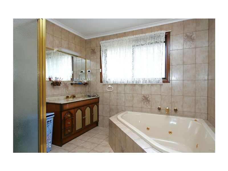 8  Bradford Avenue, Greenvale VIC 3059