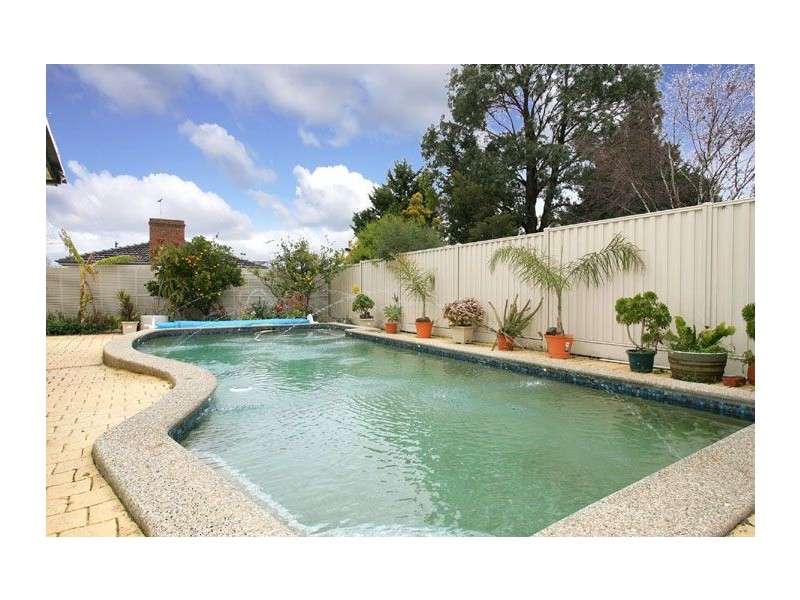 8  Bradford Avenue, Greenvale VIC 3059