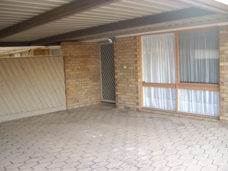 50 The Circuit, Gladstone Park VIC 3043
