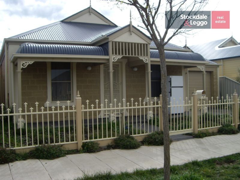 8 Ballybunion Avenue, Craigieburn VIC 3064