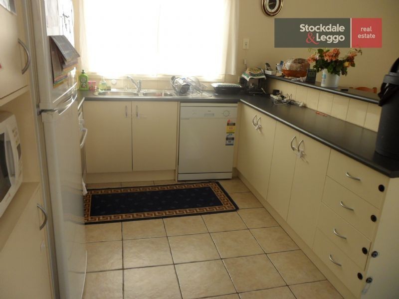 8 Ballybunion Avenue, Craigieburn VIC 3064