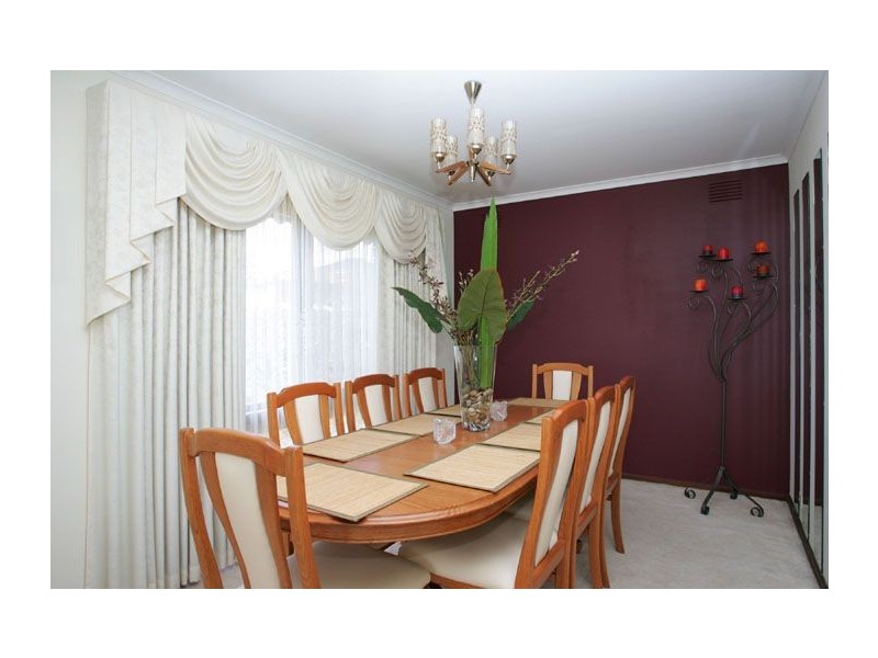 2 Farley Court, Gladstone Park VIC 3043