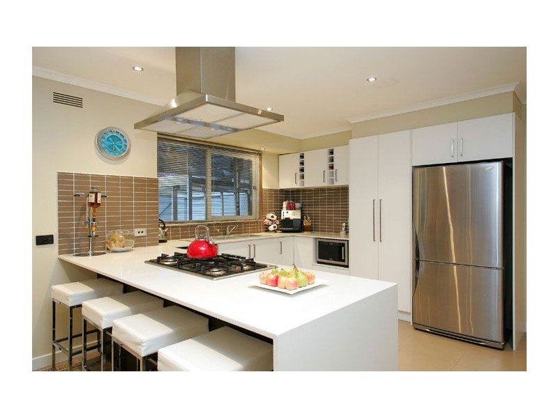 63 Lenoak Street, Gladstone Park VIC 3043