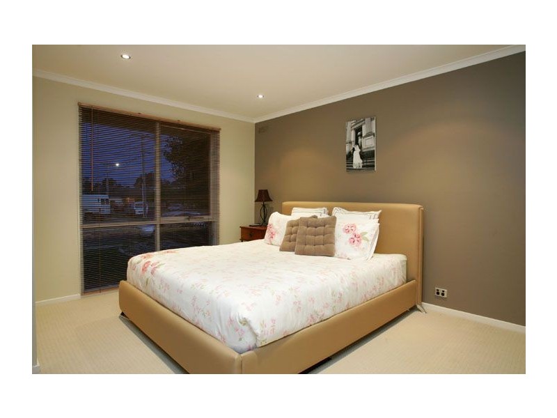 63 Lenoak Street, Gladstone Park VIC 3043