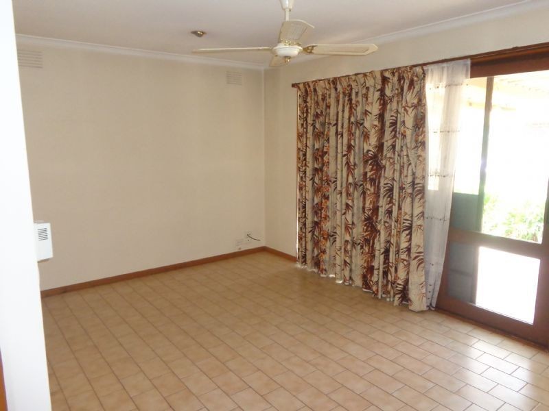38 Handsworth Cres, Tullamarine VIC 3043