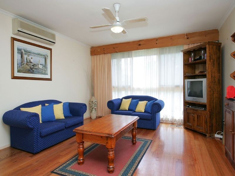 45 Finton Grove, Gladstone Park VIC 3043