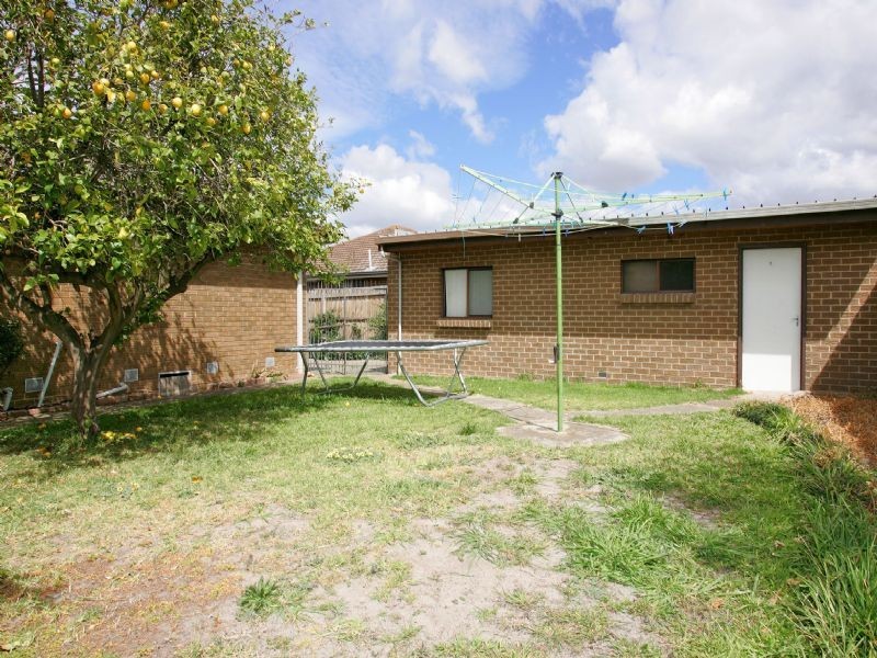 45 Finton Grove, Gladstone Park VIC 3043