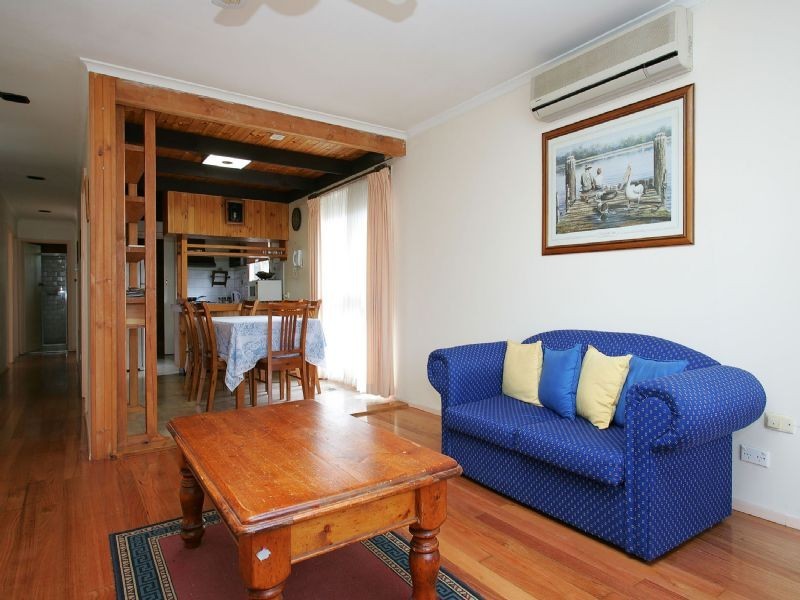 45 Finton Grove, Gladstone Park VIC 3043