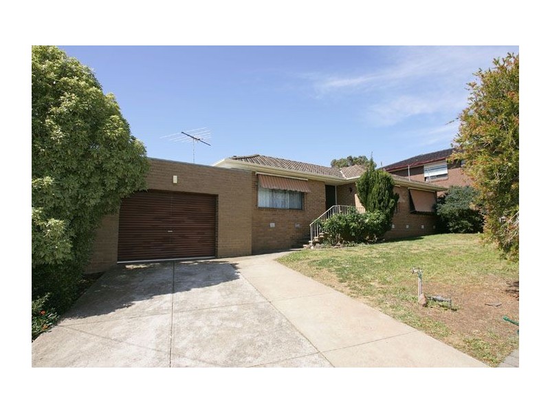 4 Ellesmere Crescent, Gladstone Park VIC 3043