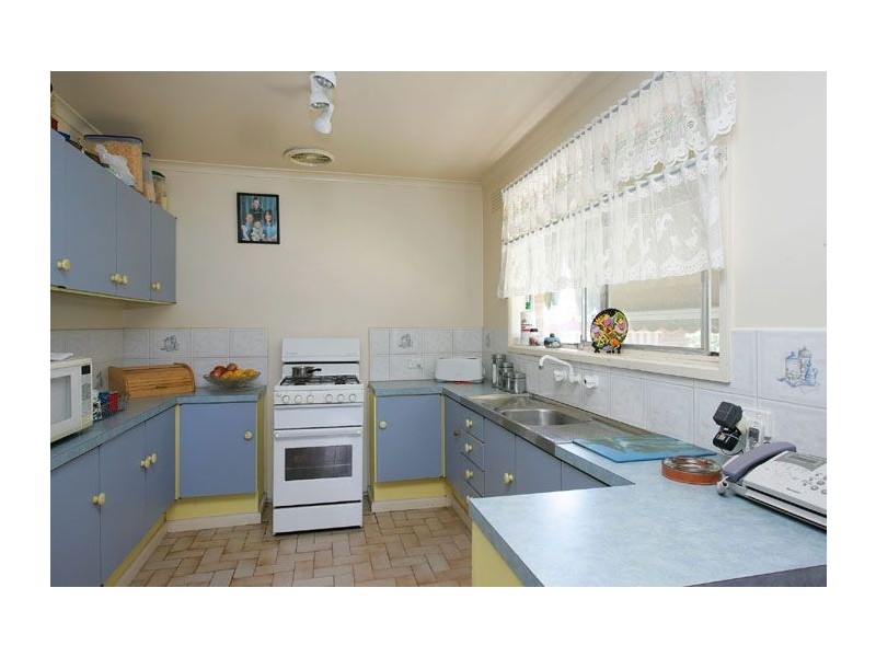4 Ellesmere Crescent, Gladstone Park VIC 3043