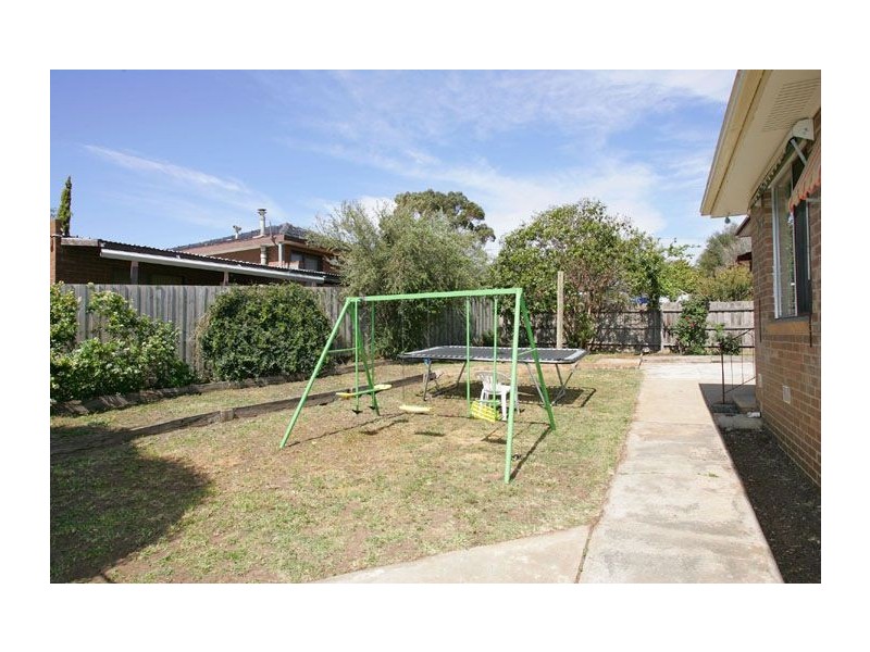4 Ellesmere Crescent, Gladstone Park VIC 3043