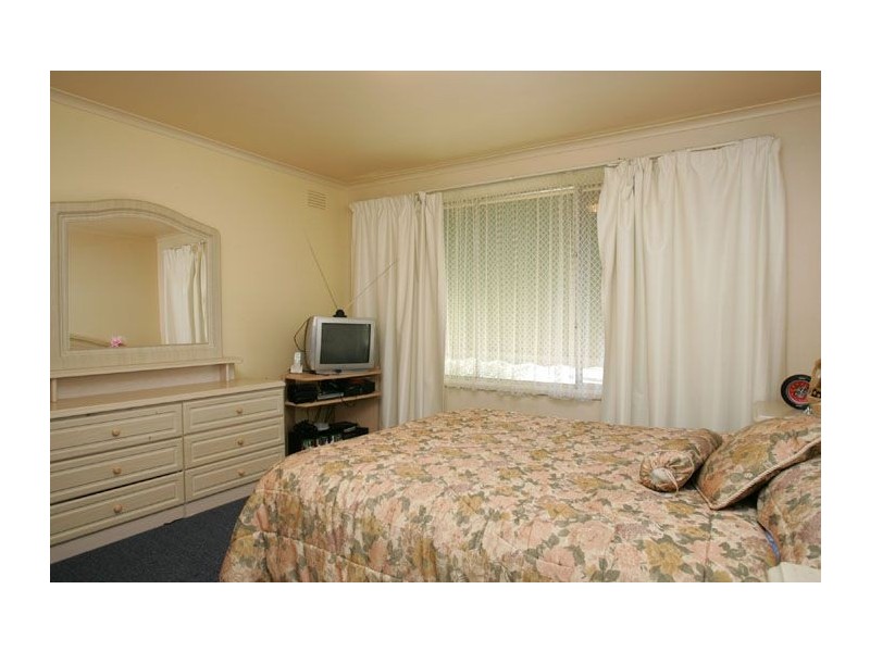 4 Ellesmere Crescent, Gladstone Park VIC 3043
