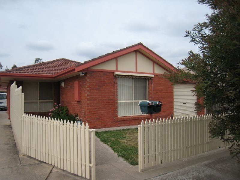 1/30 Gabrielle Crescent, Gladstone Park VIC 3043