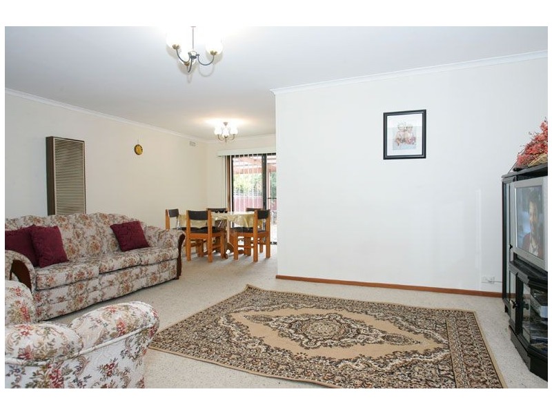 19 Cassandra Drive, Gladstone Park VIC 3043