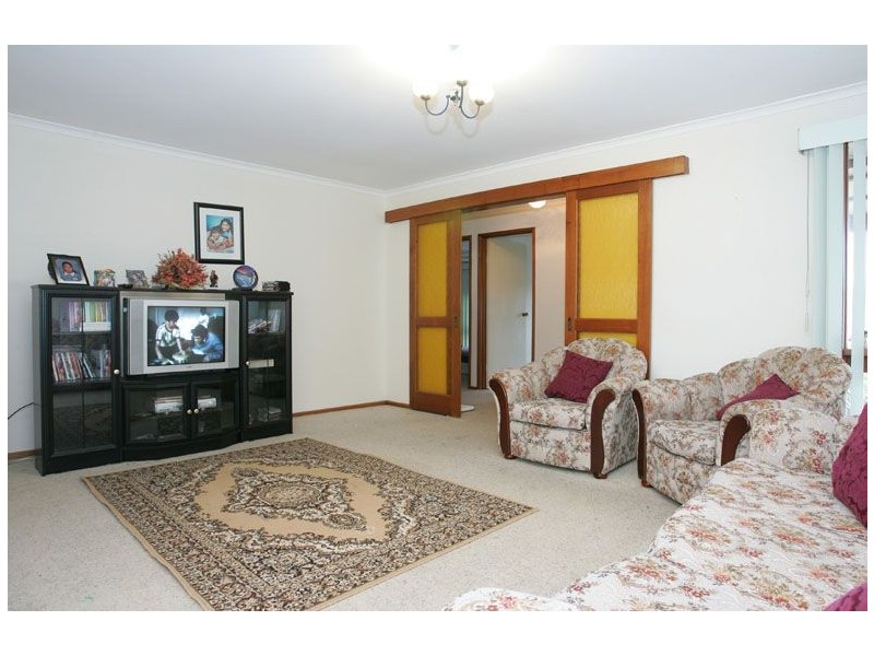 19 Cassandra Drive, Gladstone Park VIC 3043