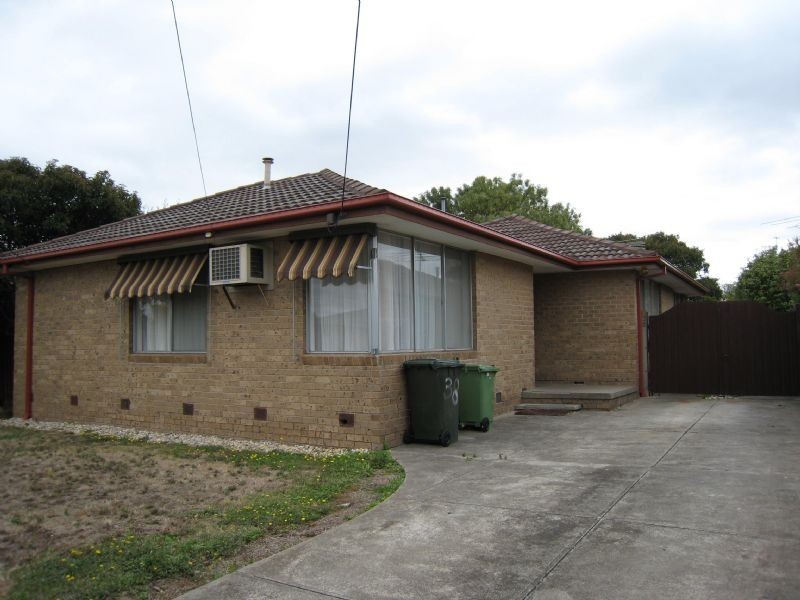 38 Wolverton Drive, Gladstone Park VIC 3043