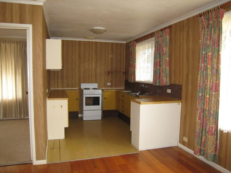 38 Wolverton Drive, Gladstone Park VIC 3043