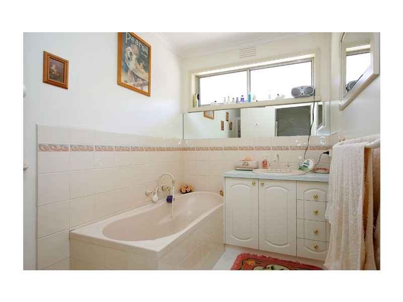 11 Jindara Court, Gladstone Park VIC 3043
