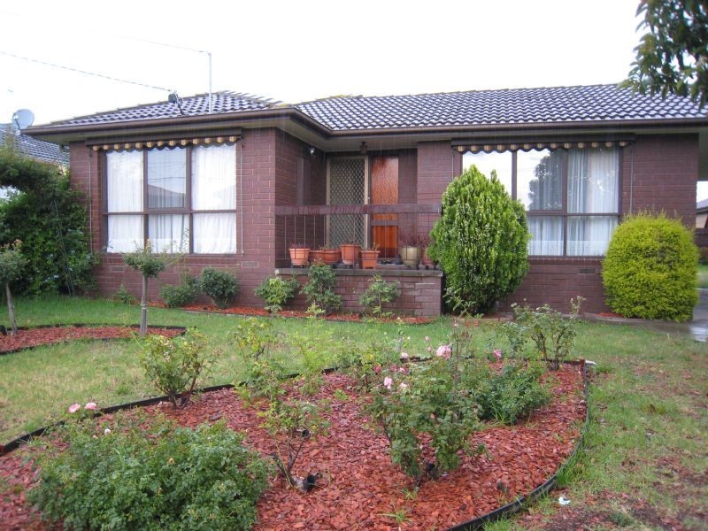 6 Hardy Close, Gladstone Park VIC 3043