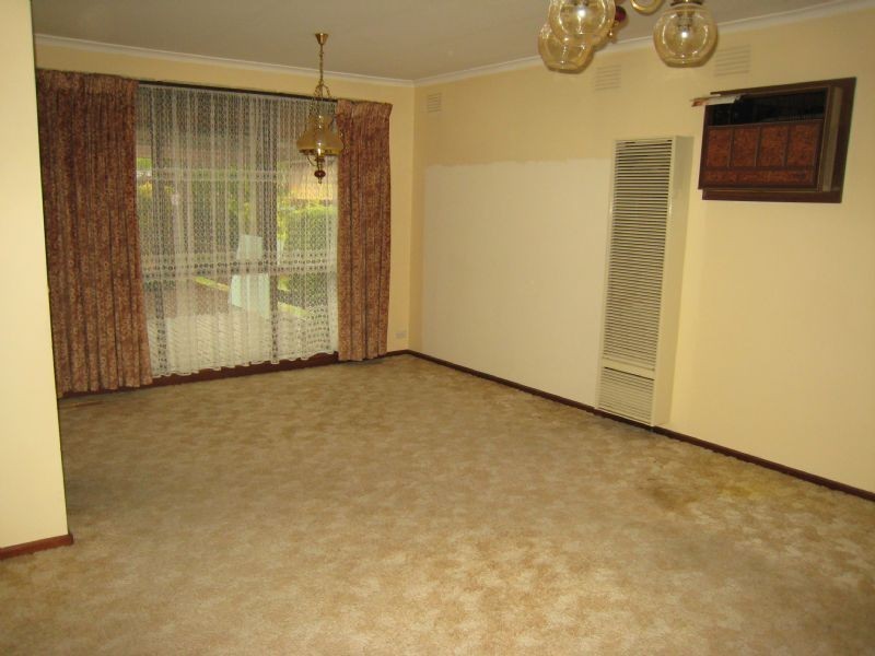 6 Hardy Close, Gladstone Park VIC 3043