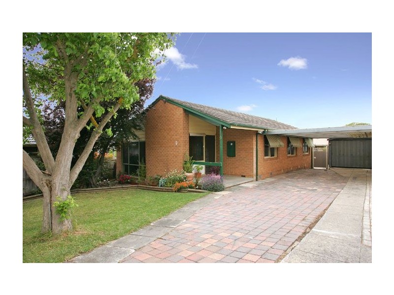 9 Drake Close, Gladstone Park VIC 3043